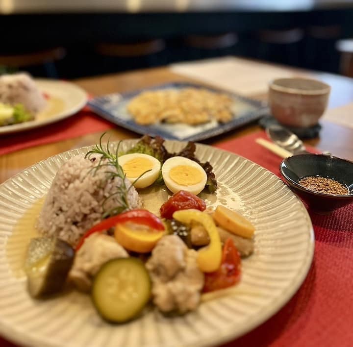 Prepara miso y disfruta de un almuerzo fermentado con anfitriones locales