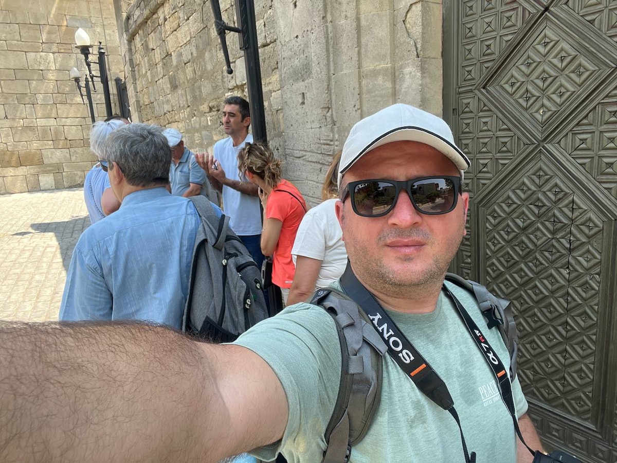 Strolling through Baku with a professional guide