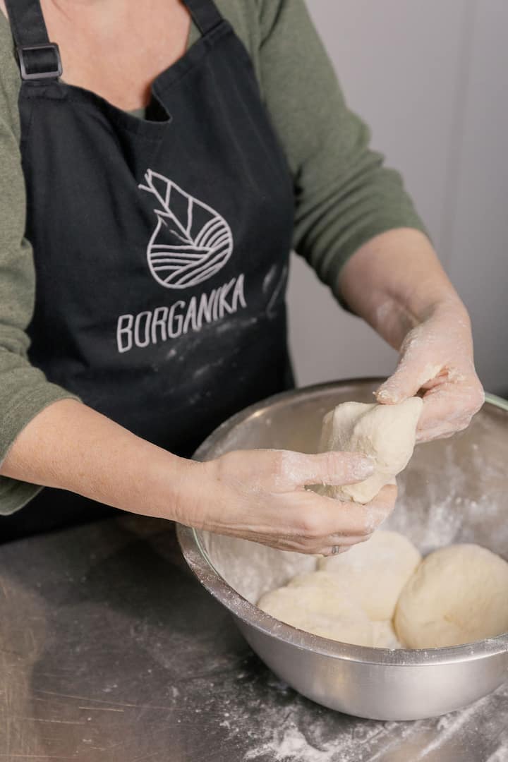 Улична храна од баба: лангош и чимни торта