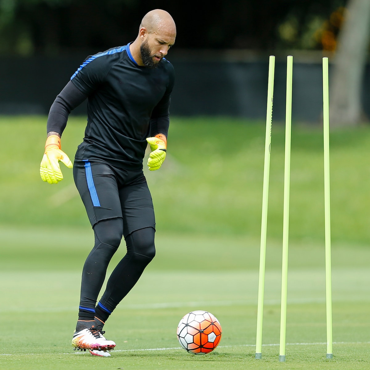 Take the pitch with FIFA Legend Tim Howard