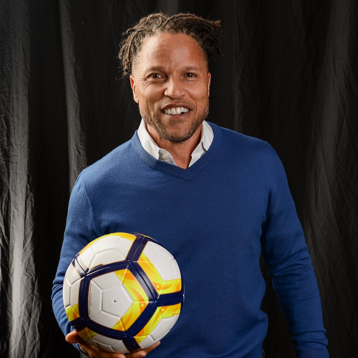 Watch a FIFA Club World Cup™ match with Cobi Jones