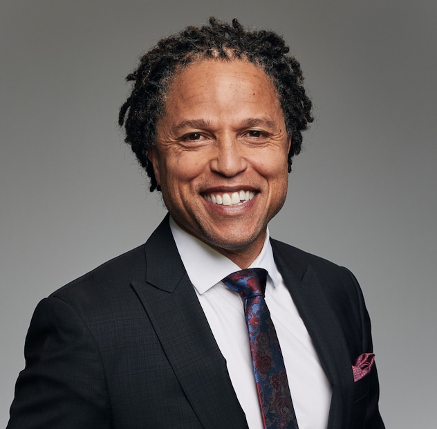 Watch a FIFA Club World Cup™ match with Cobi Jones