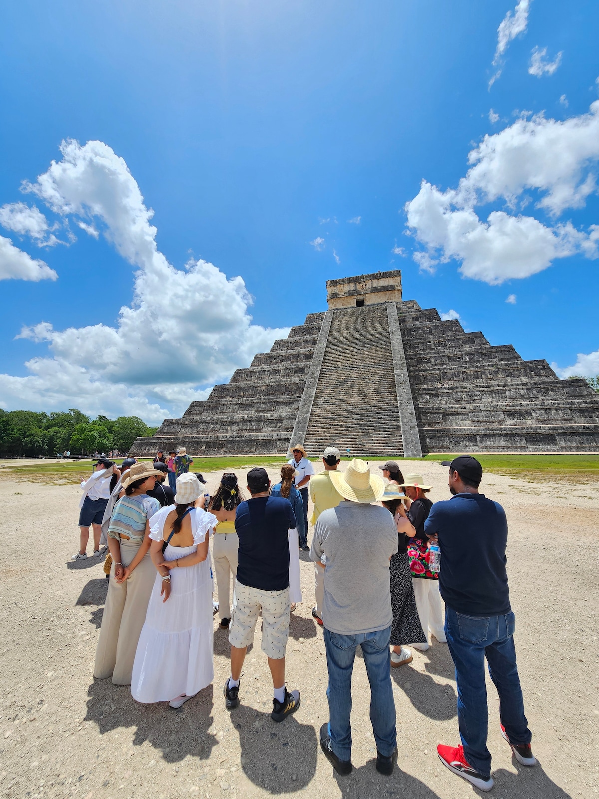 Chichén Itzá, cenote and Izamal, mayan experience