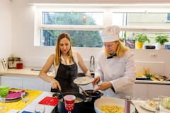 Cocina y come en el lago Mayor