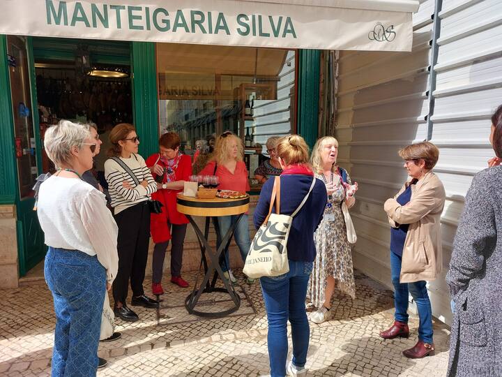 Разгледайте скритите хълмове и гледки на Лисабон