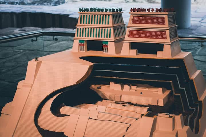 Музей Темпло Майор с археолог