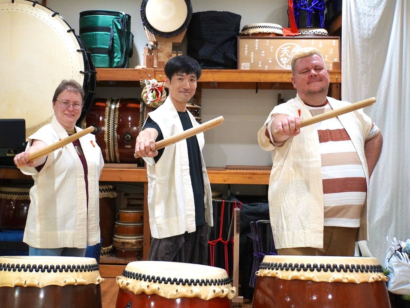 体でリズムを刻む和太鼓体験ー Taiko japonês continental, Okinawa