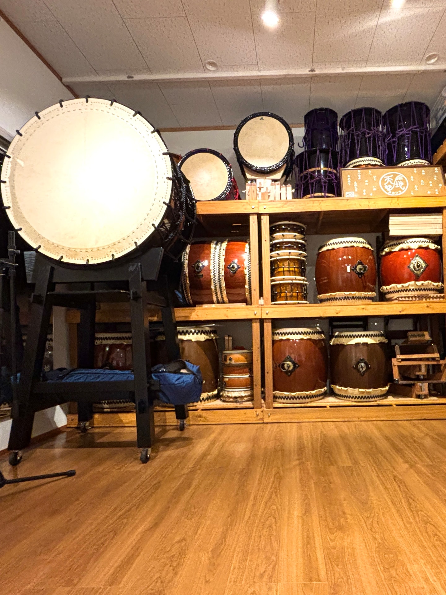 体でリズムを刻む和太鼓体験ー Taiko japonês continental, Okinawa
