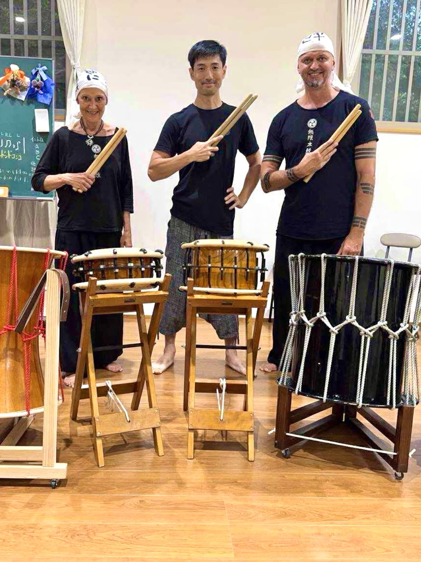 体でリズムを刻む和太鼓体験ー Taiko japonês continental, Okinawa