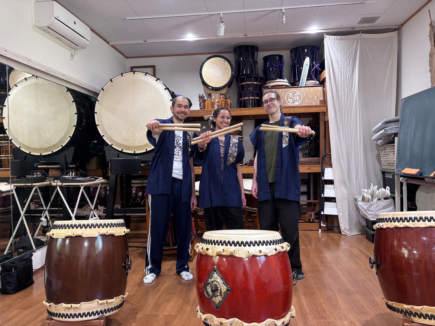和太鼓 体でリズムを刻む和太鼓体験ー Taiko japonês continental, Okinawa