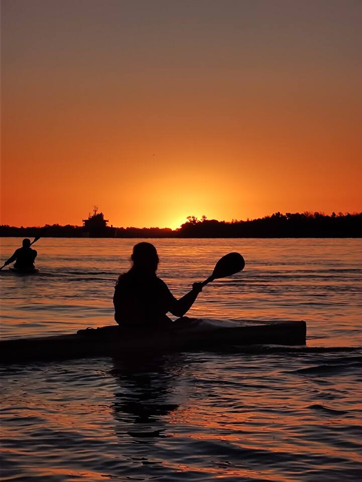 Plein lune en kayak et dîner sur le fleuve Paraná