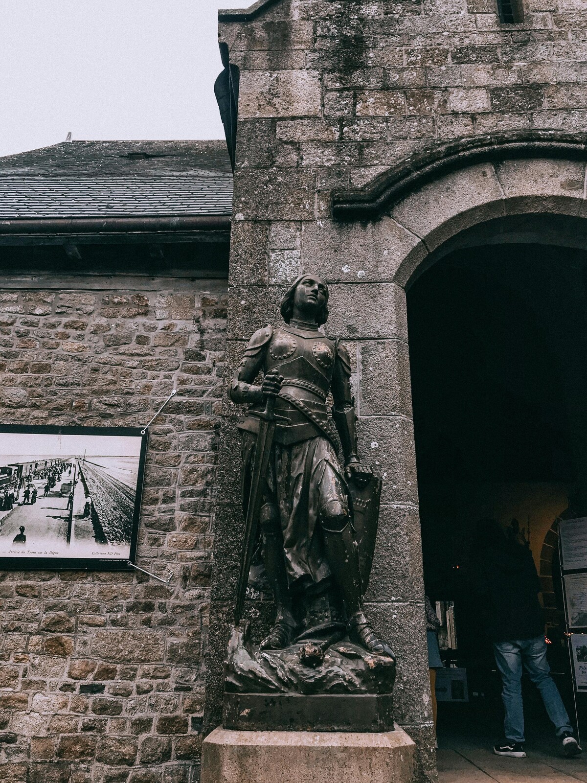 Guided tour of the village of Mont Saint-Michel