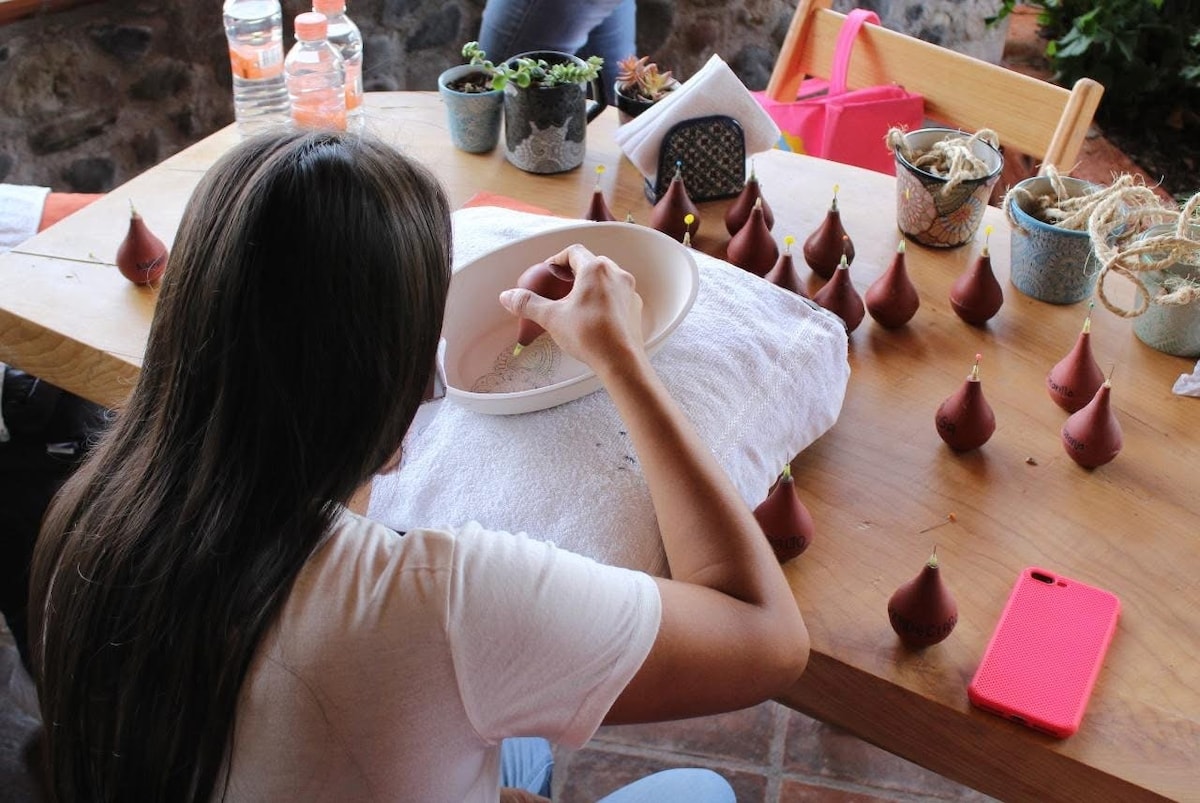 Create unique pieces in Cerámica Checuan