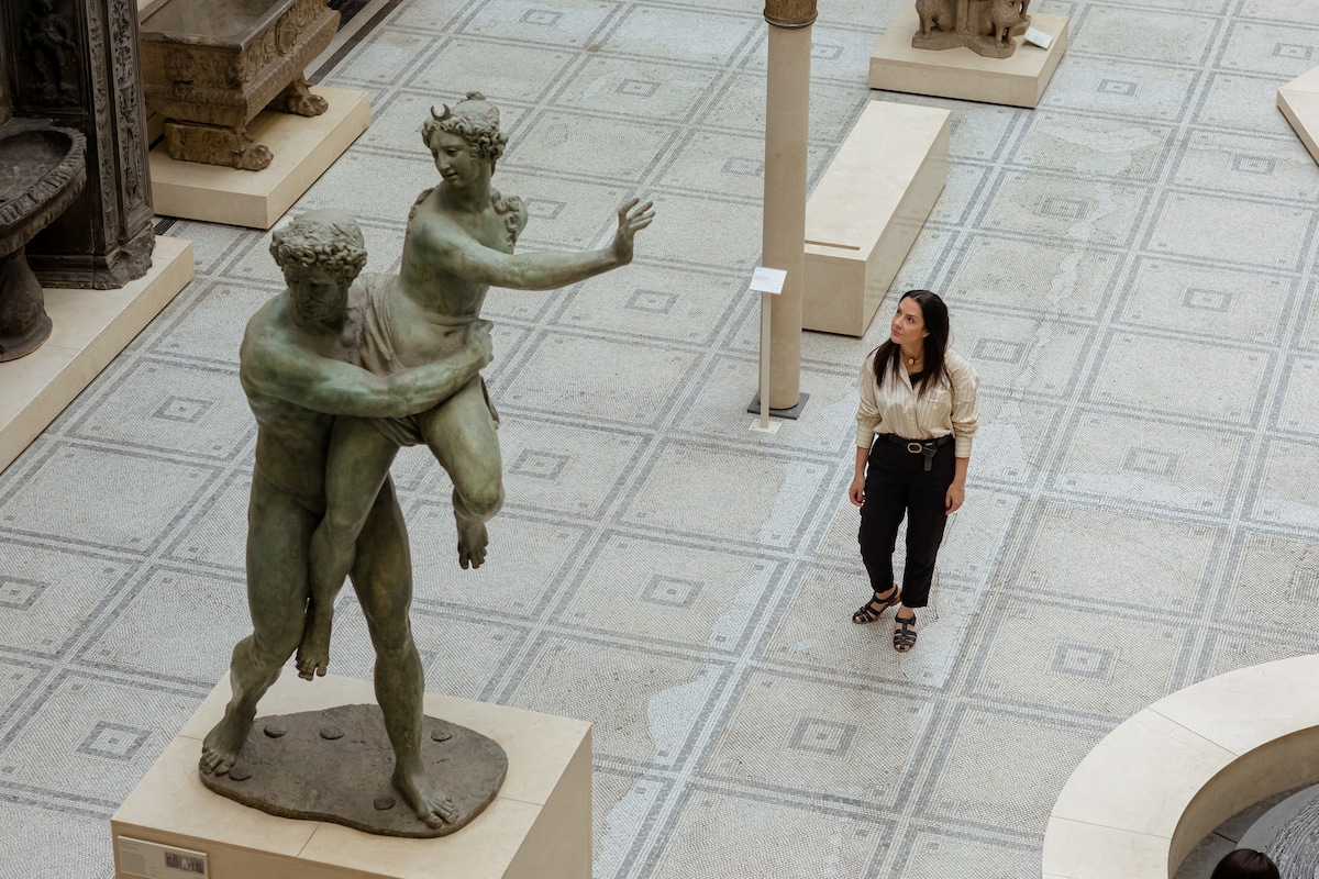 Explore V A with a Guide Former Fashion Designer