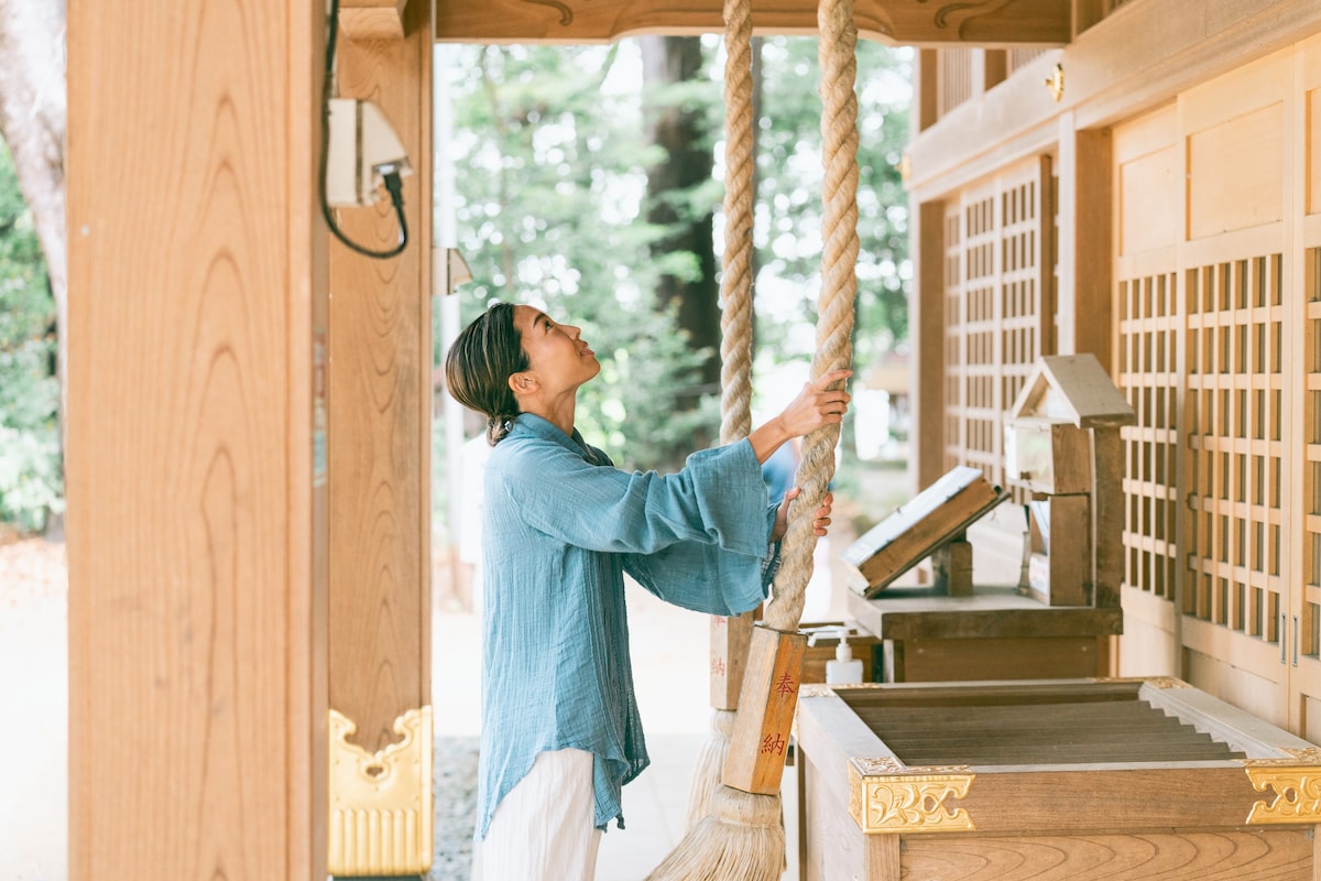 Spiritual tour to experience worship at a Shinto shrine