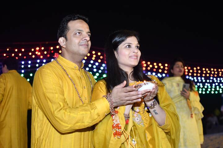 देव दीपावली : जिथे देवता गंगेत अवतरतात