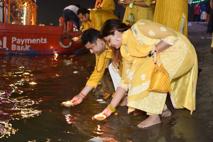 देव दीपावली : जिथे देवता गंगेत अवतरतात