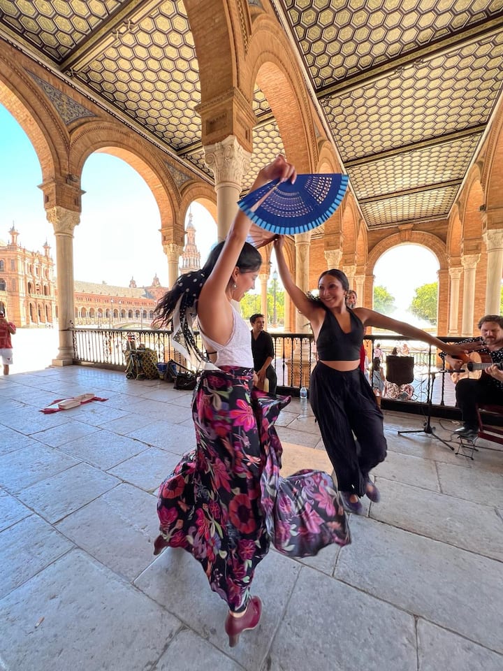 Zbulo Sevillën me biçikletë elektrike me një vendas