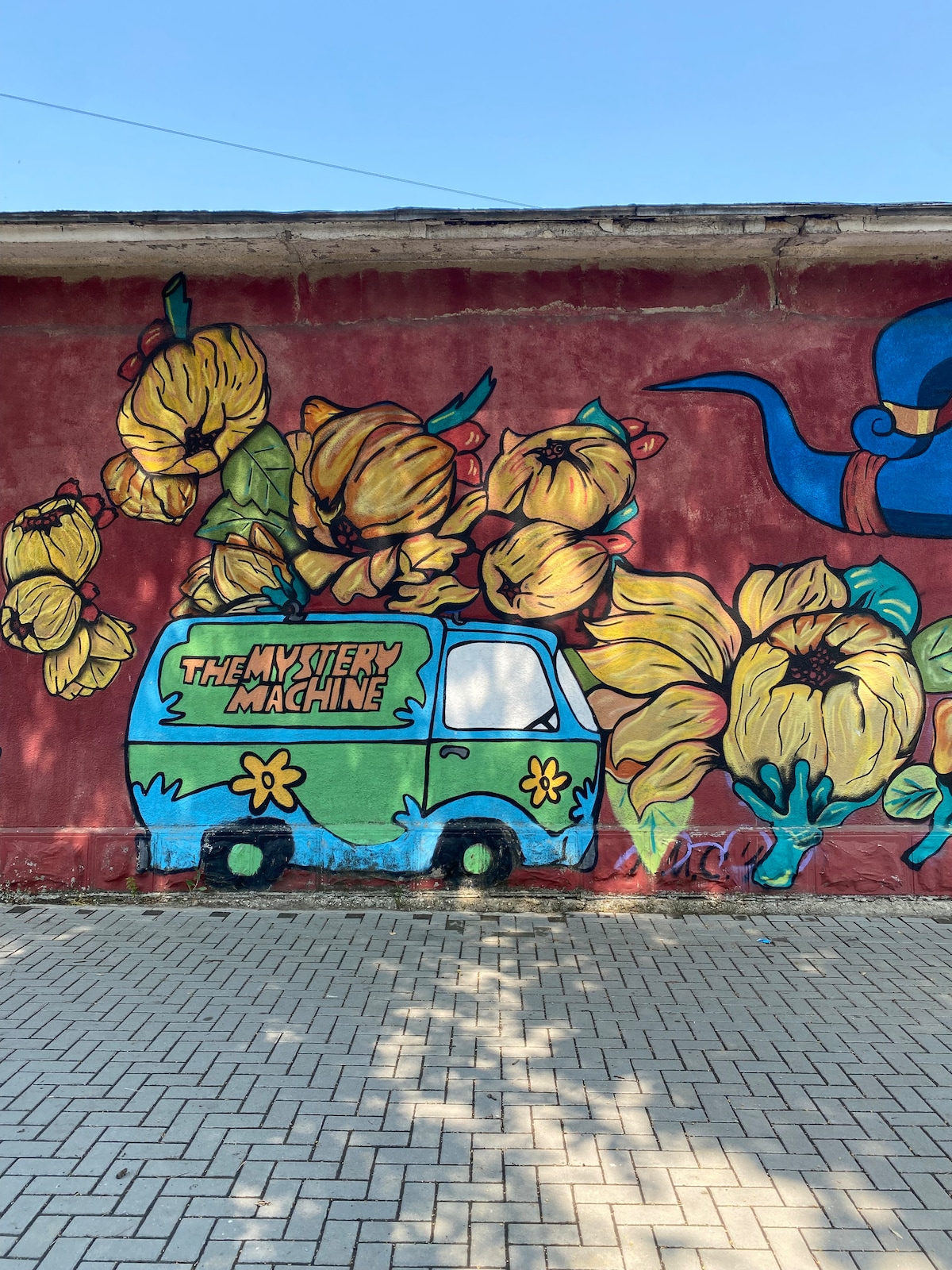 Explore street art in Chișinău