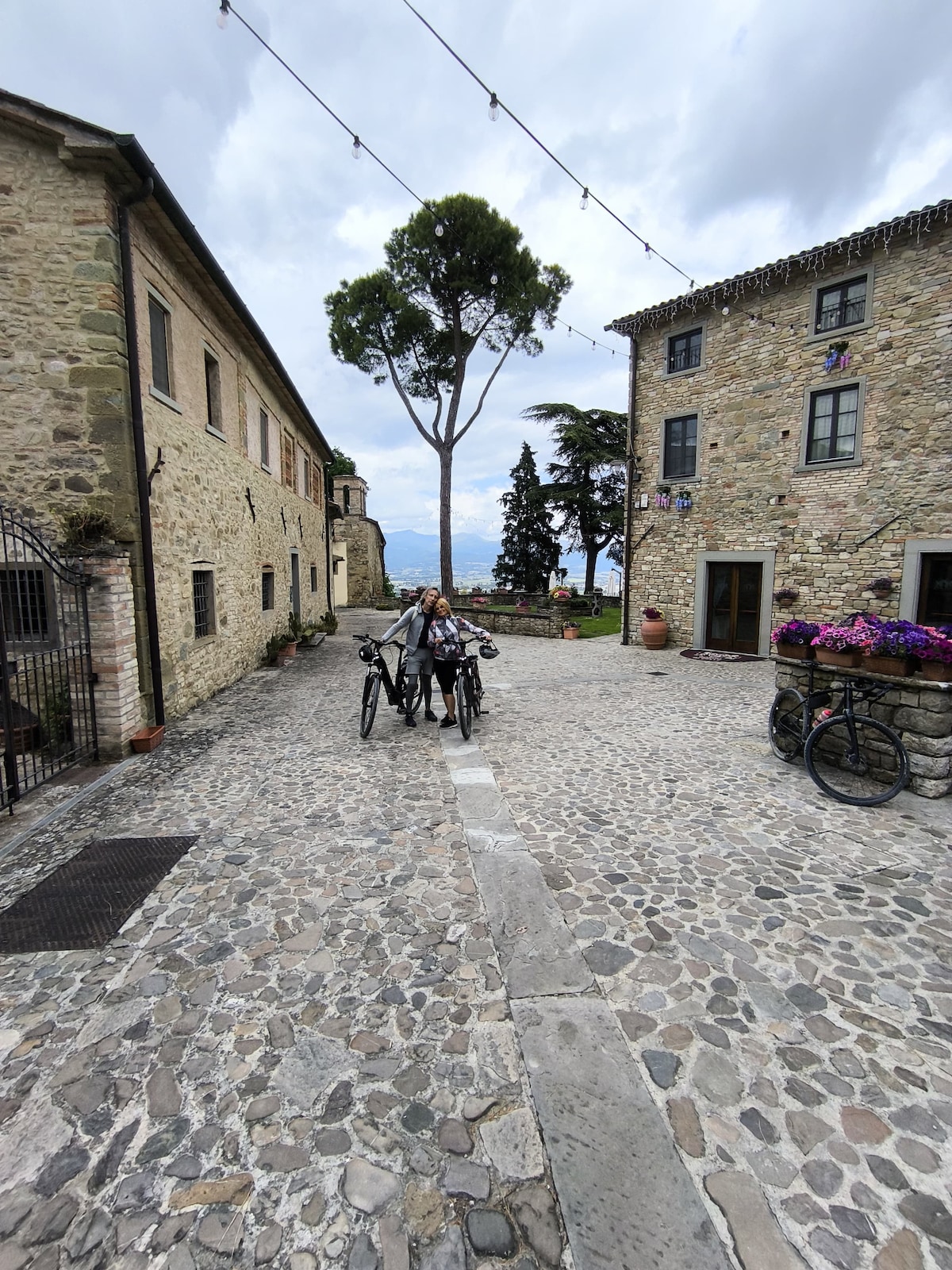 E-bike tour of Umbria and Tuscany with a local guide