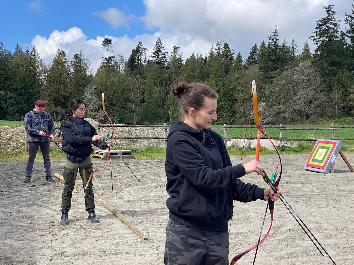 Shoot arrows from horseback with local experts