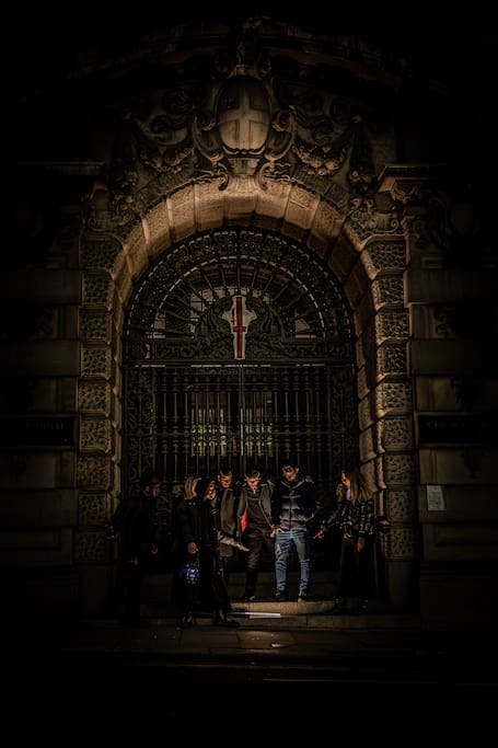Explore Haunted London: Ghosts & Dark Tales