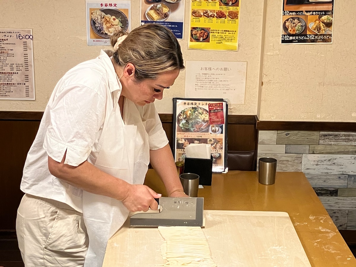 Make traditional Japanese handmade udon noodles