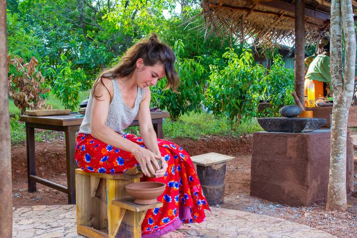 Смелете подправки и пригответе шриланкийски къри