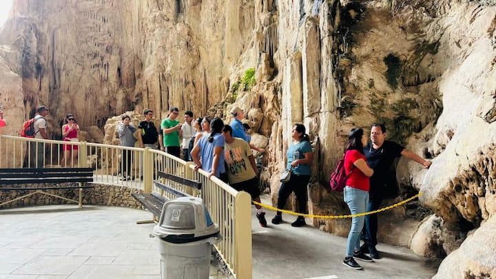 Разгледайте пещерите Гарсия и посетете селото