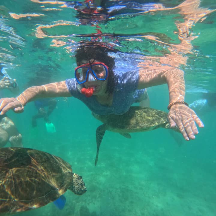 Nada con tortugas en Mirissa