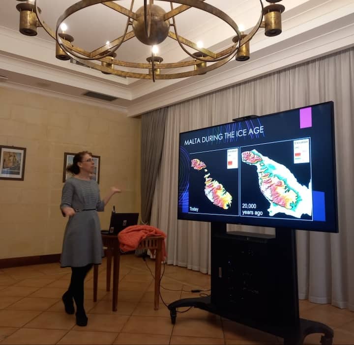 Предисторията на Малта с археолог