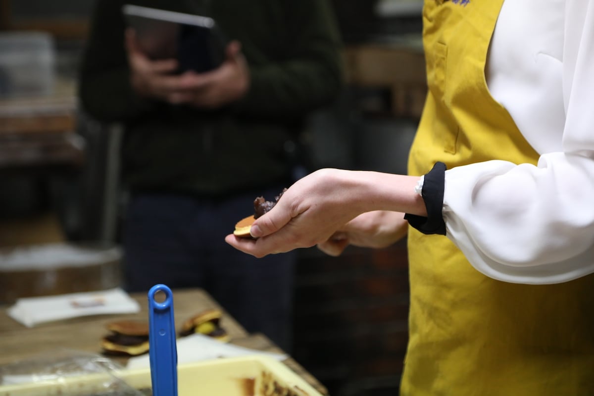 Make fresh confectionery and dorayaki at a long-established Japanese confectionery store