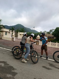 Ruta en bici por la campiña de Udaipur (bici eléctrica opcional)