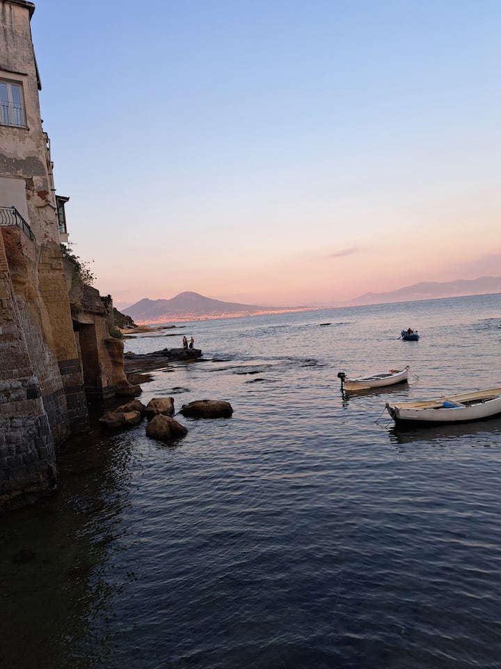 A scooter ride through the beauties of Napoli