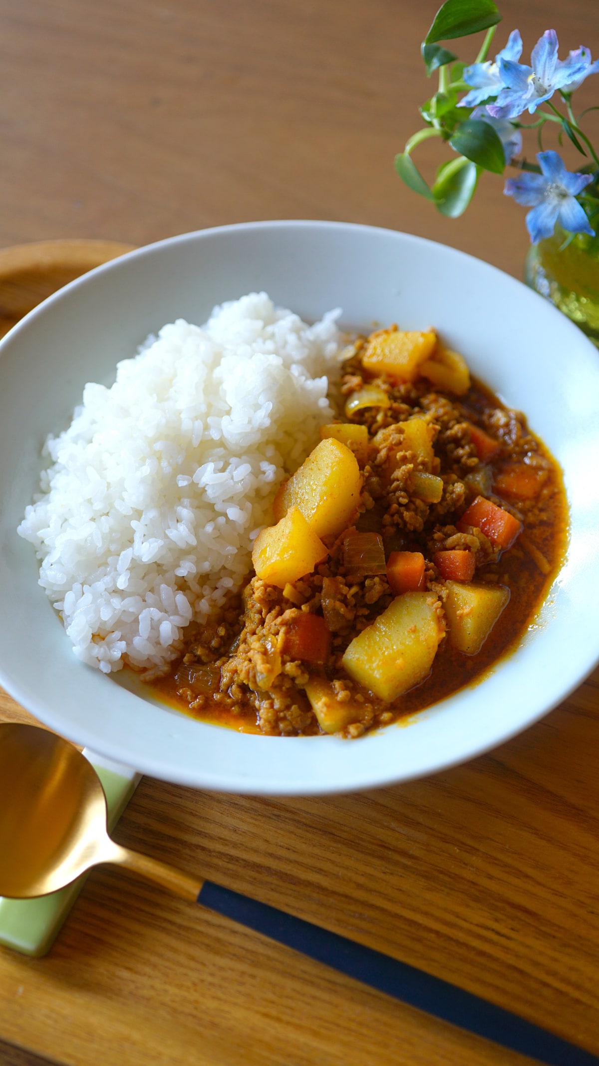 Make Japanese curry and fried chicken with simple ingredients
