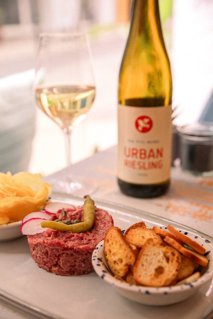 Cata de vinos/tapas con un chef local