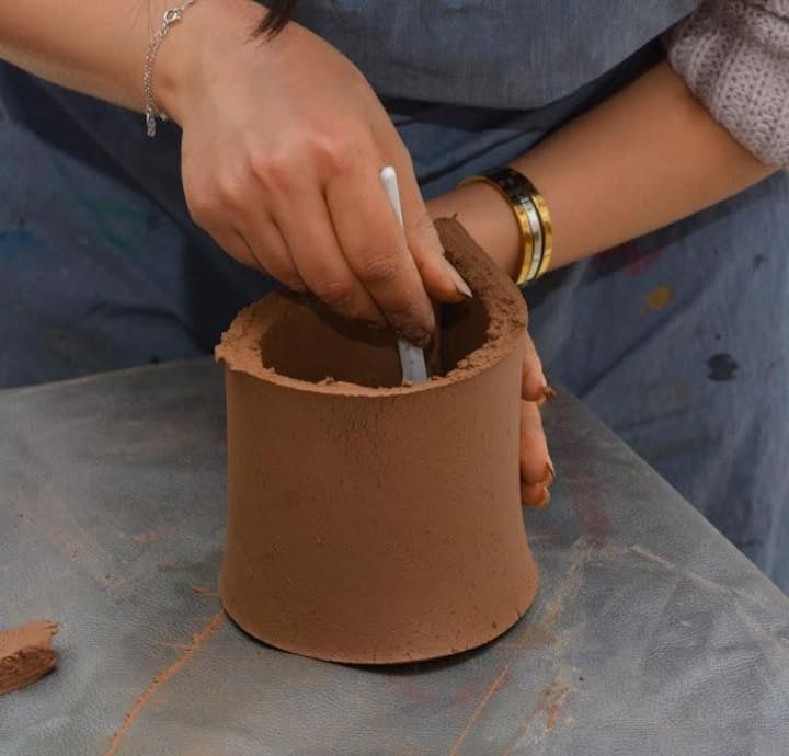 Krijoni punimet tuaja në qeramikë