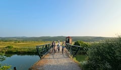 לגלות את חצי האי לוסטיקה על אופניים חשמליים