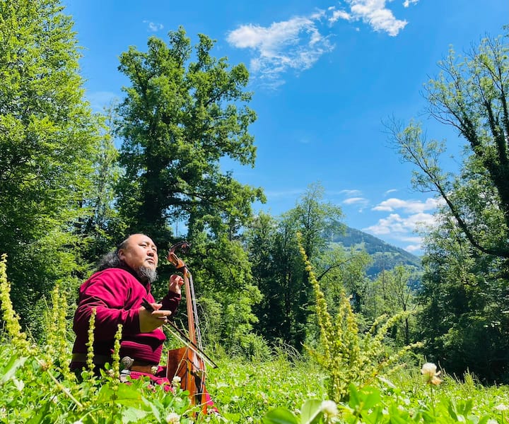 Toca el «horsefiddle» con la leyenda Batzorig vaanchig