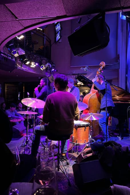 Echoes of Paris: Underground Live Music Experience