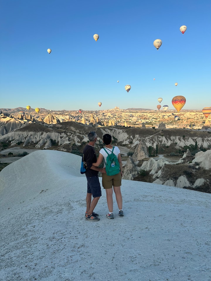 Ruta de senderismo al atardecer en Capadocia