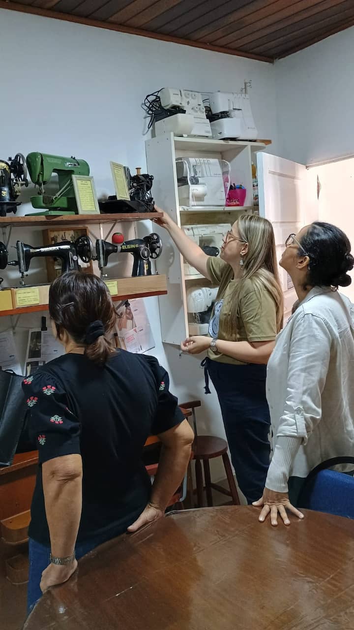 ძველი საკერავი მანქანების კოლექციის დათვალიერება