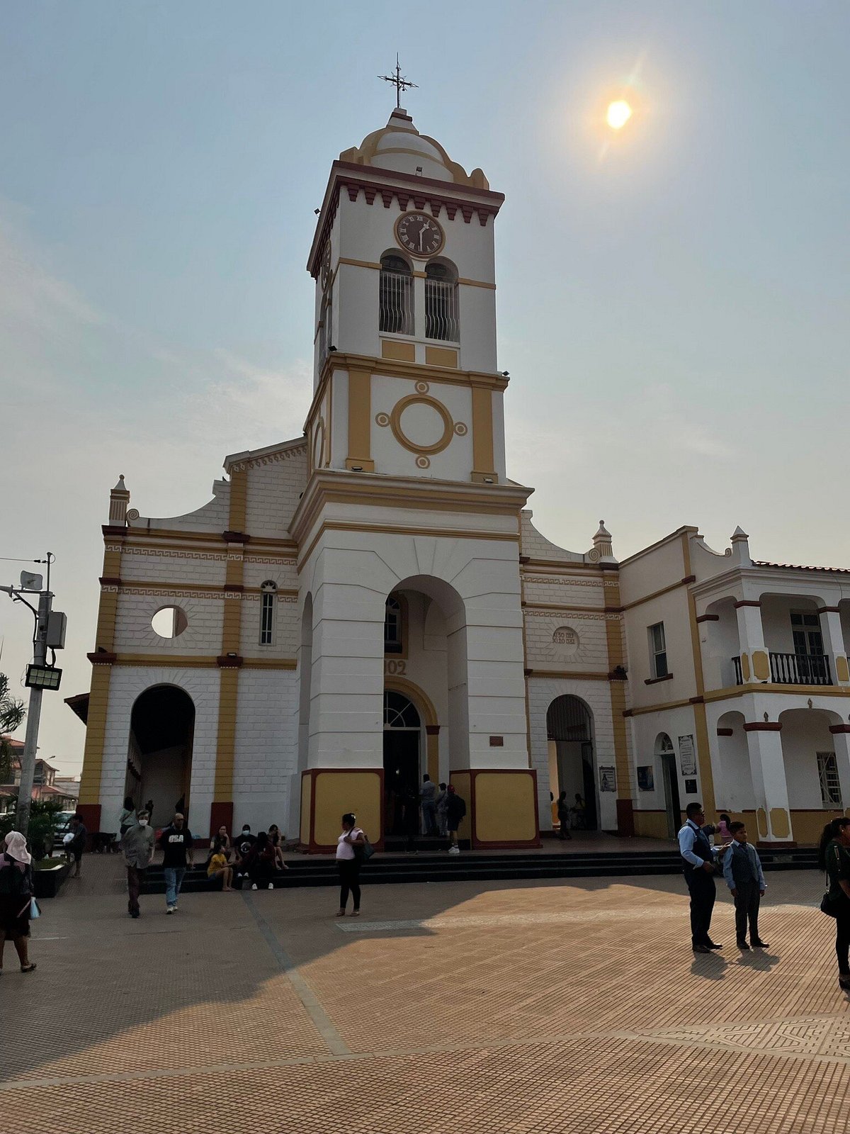 Guided tour: Plaza, Botanical Garden and Cotoca