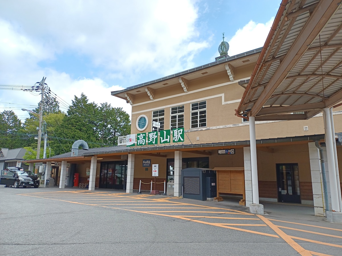Tour to learn more about the World Heritage Site Koyasan