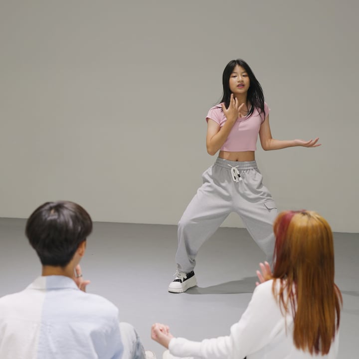 SEVENTEENの振付師と一⁠緒⁠にス⁠タ⁠ジ⁠オで踊⁠ろ⁠う · ☆5.0