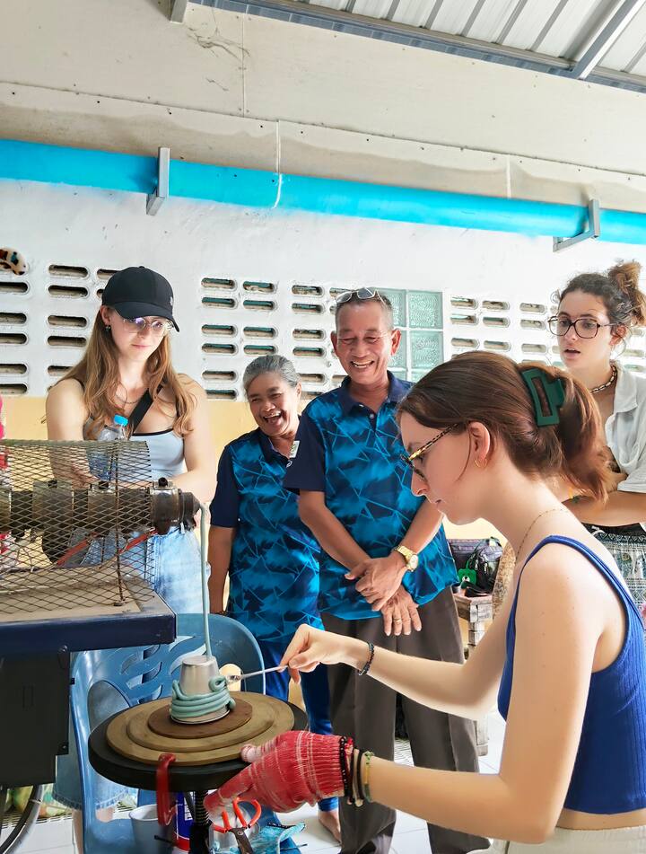 Един ден в Сакхонбури: яжте, учете, живейте като местните