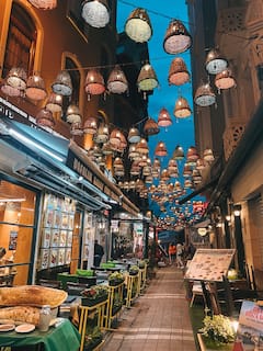 秋季街头美食盛宴：伊斯坦布尔美食漫步之旅