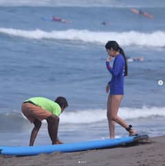 Escuela de surf en la playa de Canggu, Bali (todos los niveles)