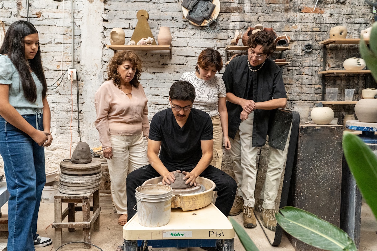 Discover Tonalá’s creative hubs with an artisan