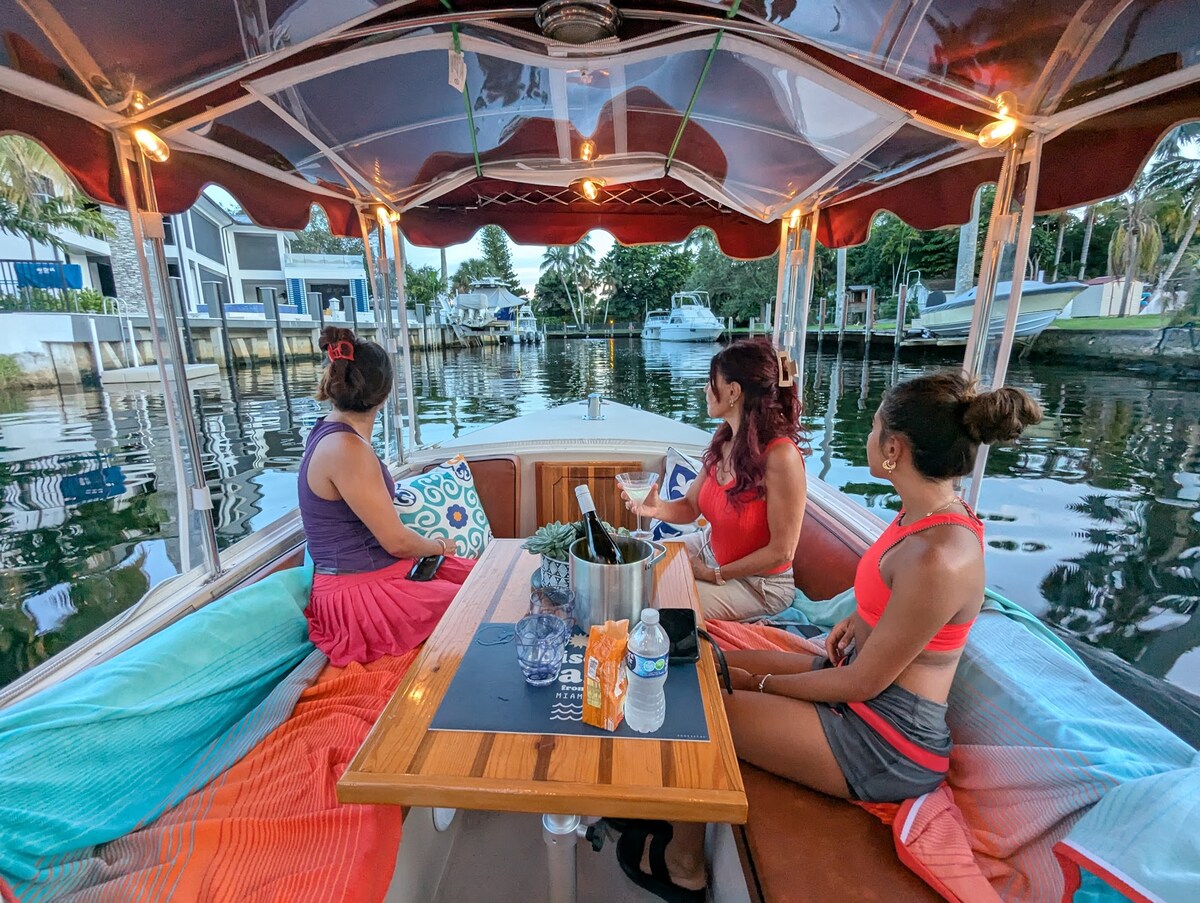 Relaxing boat tour in Fort Lauderdale’s canals
